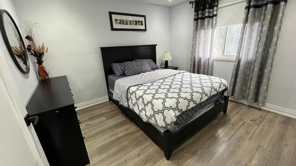 Spectacular 3 Bedroom 2 Wr House - Close To Airport Toronto Luaran gambar